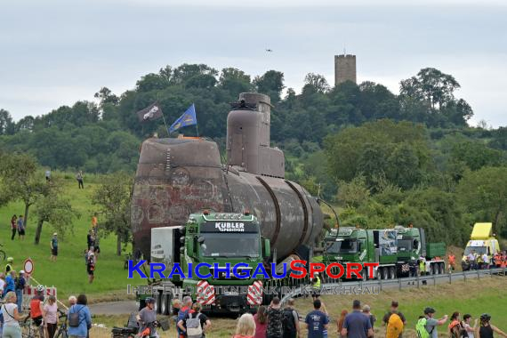U-Boot-Transport-durch-Hilsbach-und-Weiler (© Siegfried Lörz)